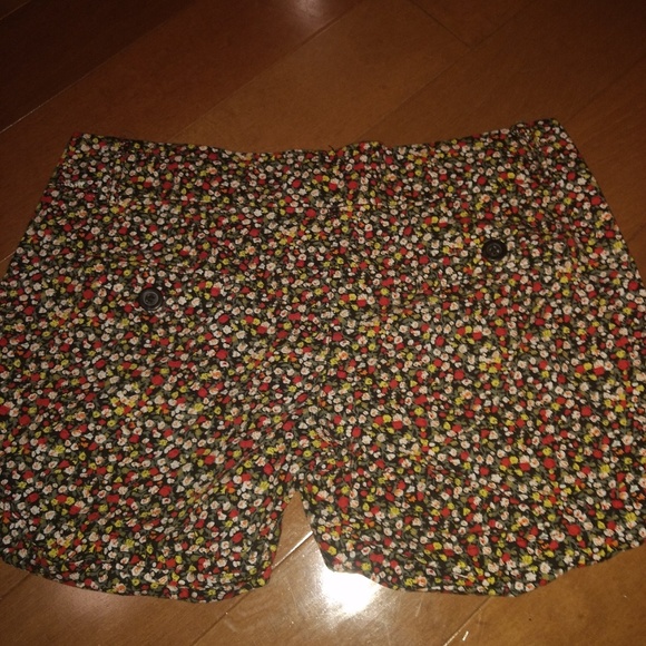 Floral shorts - Picture 3 of 3